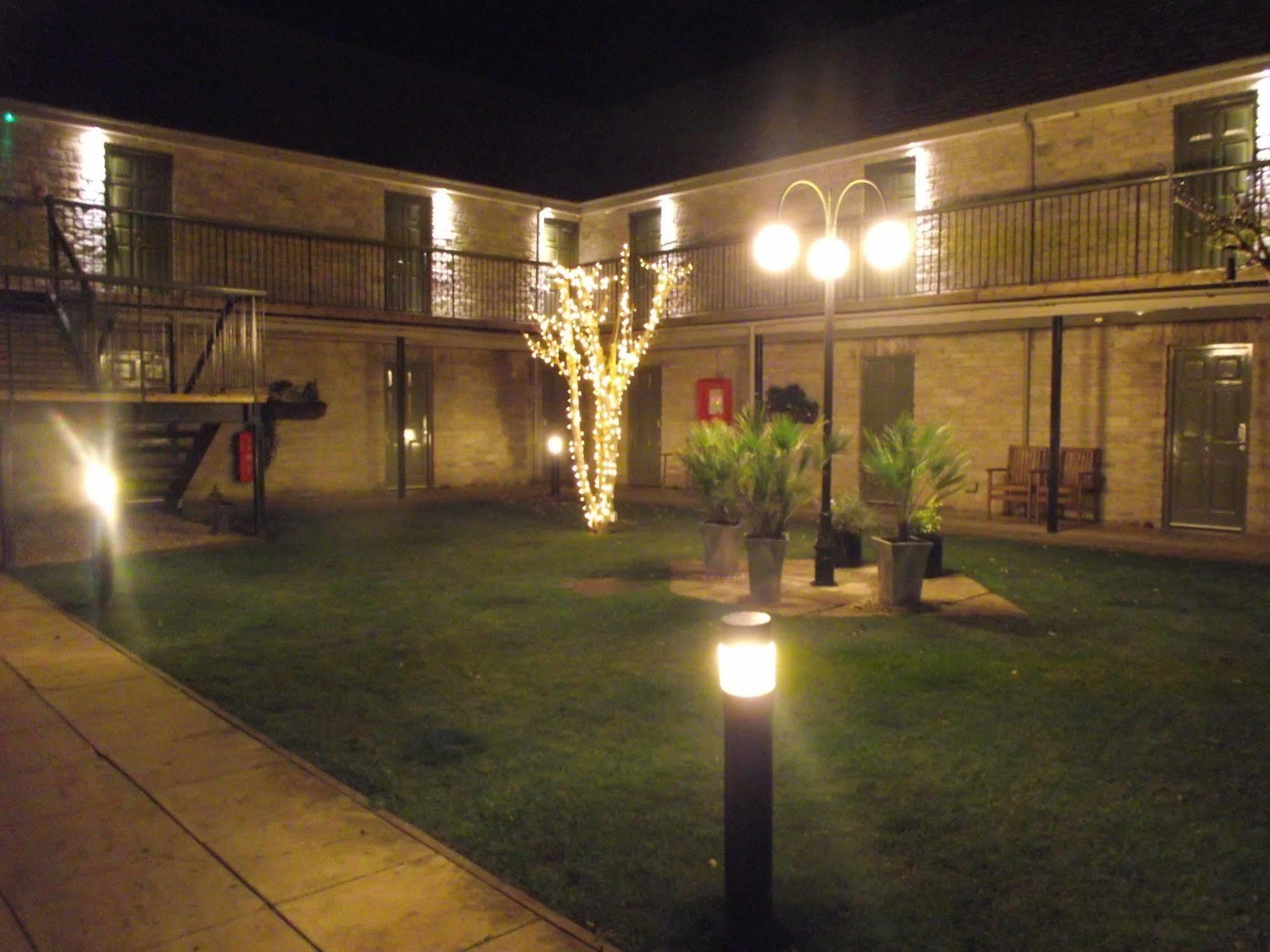 Sturdys Castle Motel Kidlington Bagian luar foto